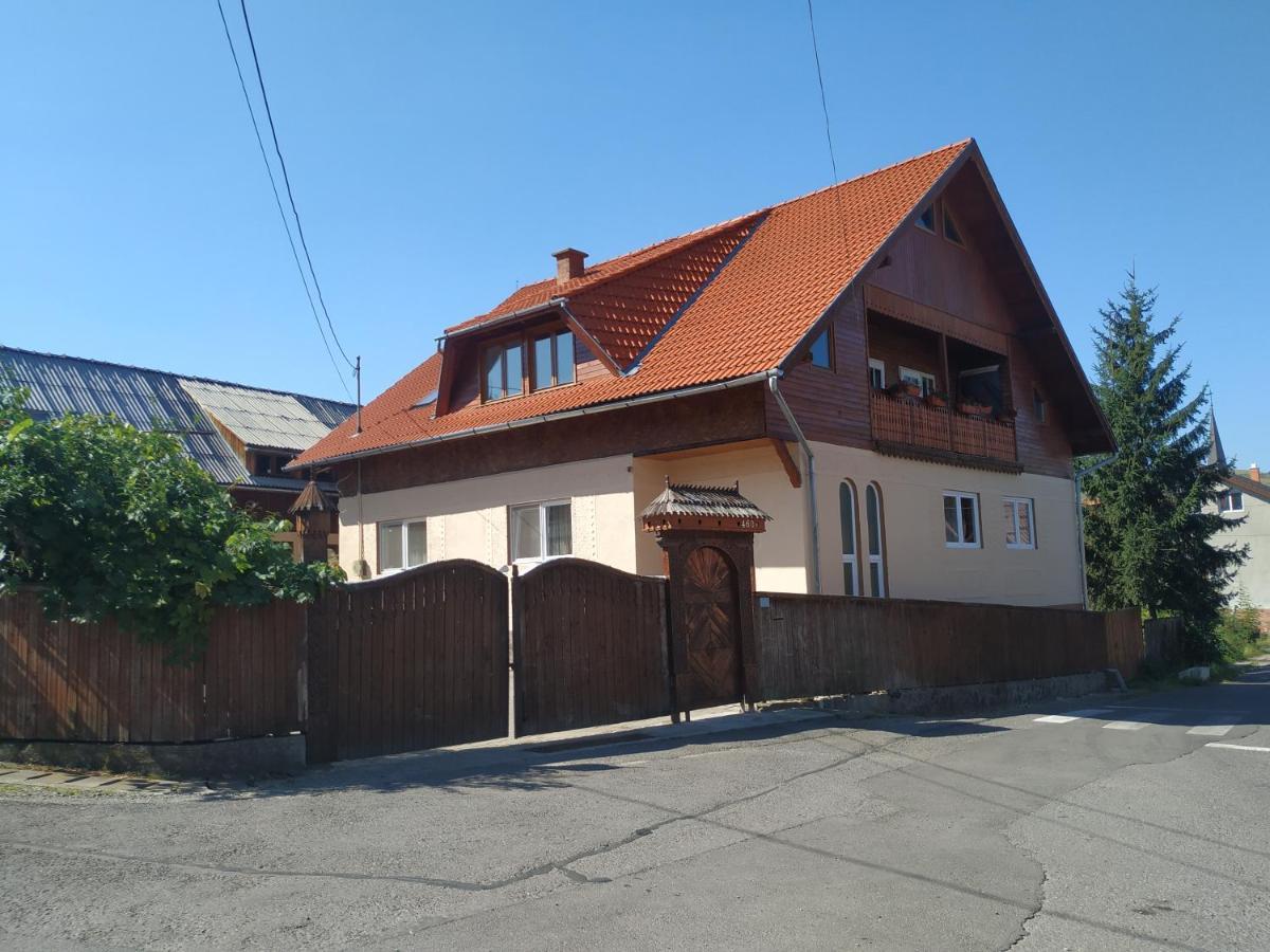 Kalmi Vendeghaz Hotel Corund  Zewnętrze zdjęcie