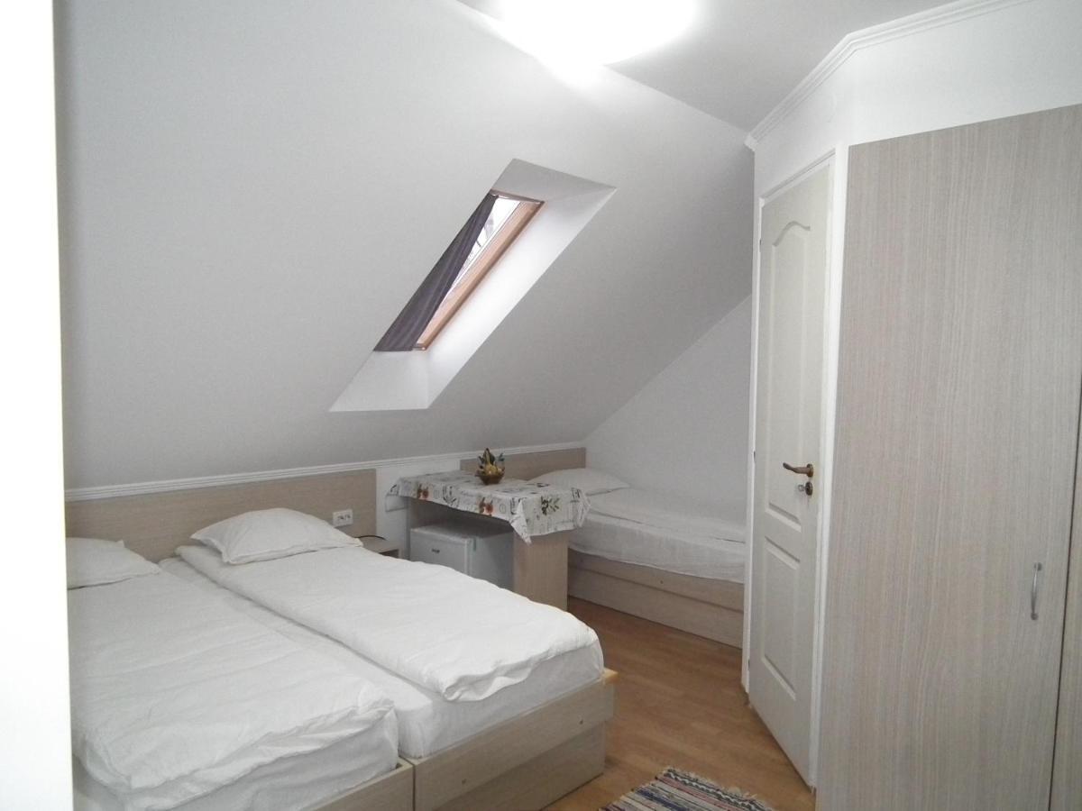 Kalmi Vendeghaz Hotel Corund  Zewnętrze zdjęcie