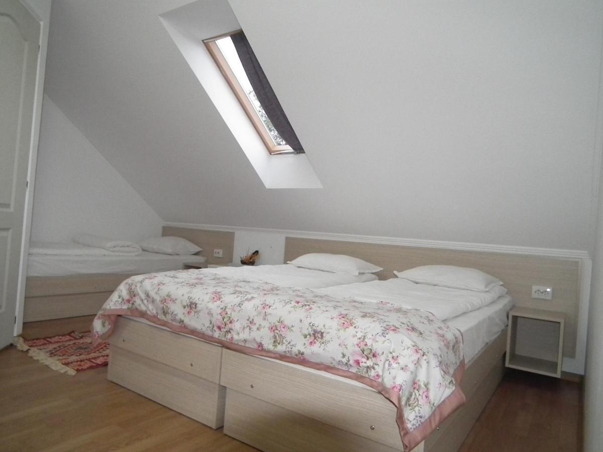 Kalmi Vendeghaz Hotel Corund  Zewnętrze zdjęcie