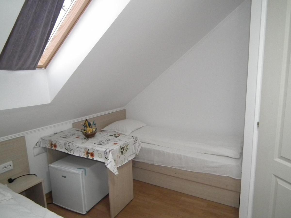 Kalmi Vendeghaz Hotel Corund  Zewnętrze zdjęcie