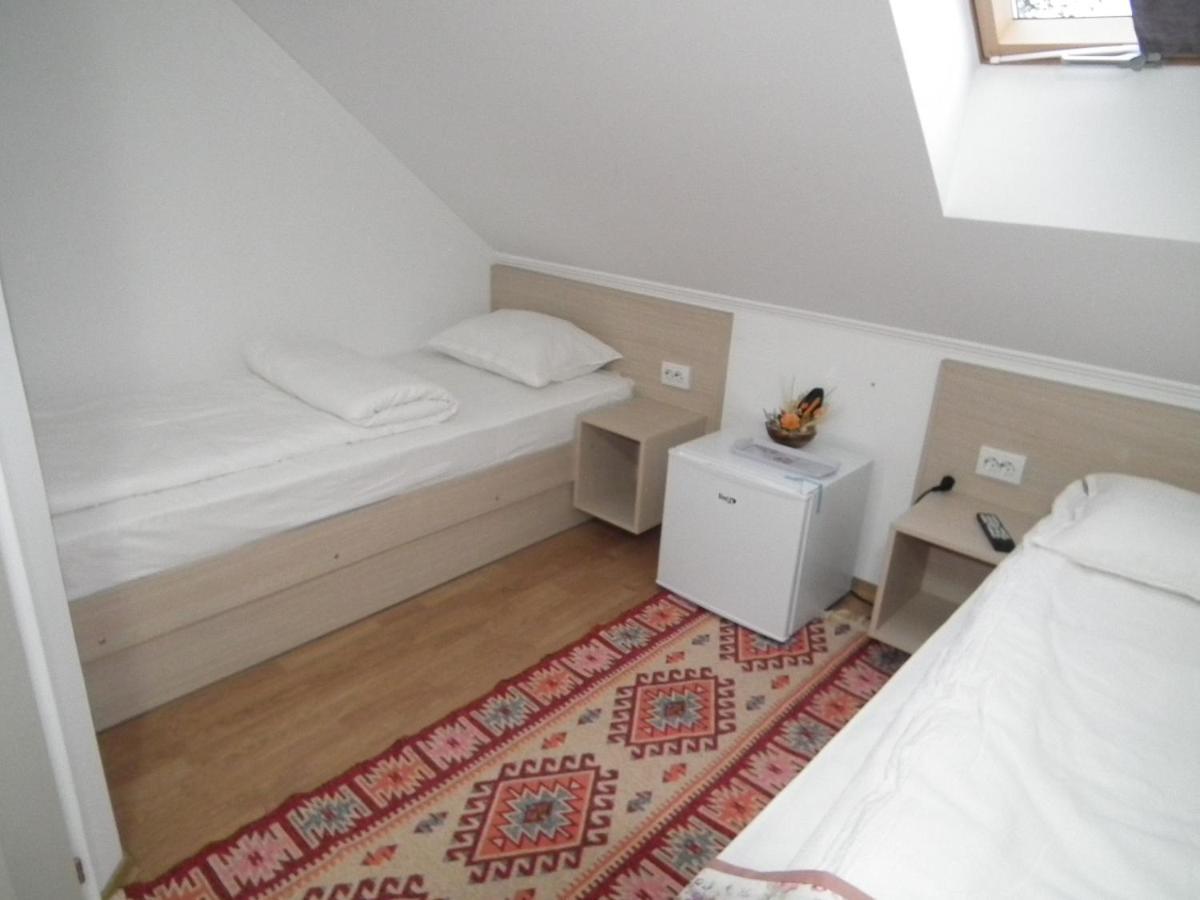 Kalmi Vendeghaz Hotel Corund  Zewnętrze zdjęcie