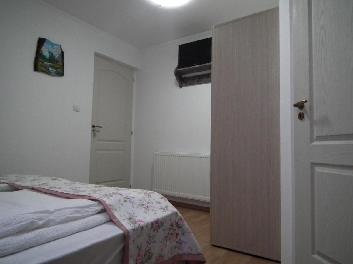 Kalmi Vendeghaz Hotel Corund  Zewnętrze zdjęcie