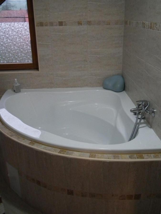Kalmi Vendeghaz Hotel Corund  Zewnętrze zdjęcie